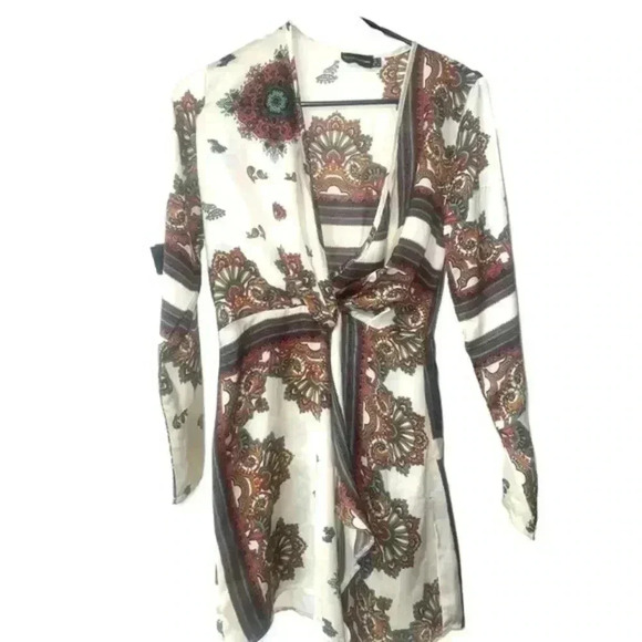 PRETTY LITTLE THINGS PLUNGE NECK WRAP DRESS- suuuuuper cute! - Picture 1 of 4